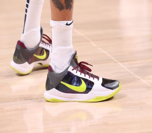 盘点李凯尔在NBA上脚球鞋：钟爱科比系列少量阿迪