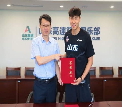 山东男篮官方：何思雨正式加盟球队将身披30号球衣