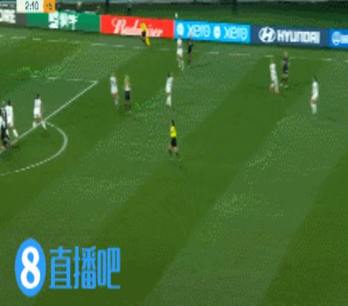 黄健翔：菲律宾这个门将太棒了，女足比赛中好门将顶半个队