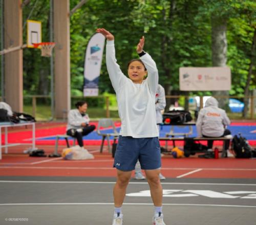 步履不停!三篮国家队官博晒女队训练照本周末将参加埃德蒙顿站