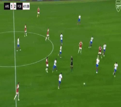 完爆！萨卡边路1v1“掀翻”人高马大的阿隆索