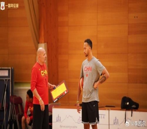 梦想照进现实李凯尔晒入队首日快照:感谢大家让这一天成真
