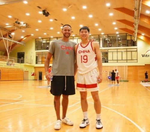 快速融入李凯尔转发崔永熙微博并回复: