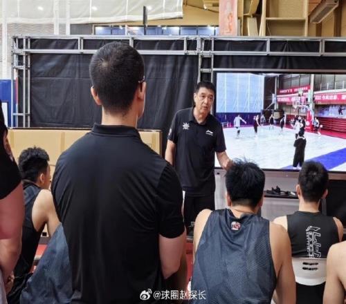 北控训练课闵鹿蕾认真教学新援金鑫、孟子凯到位