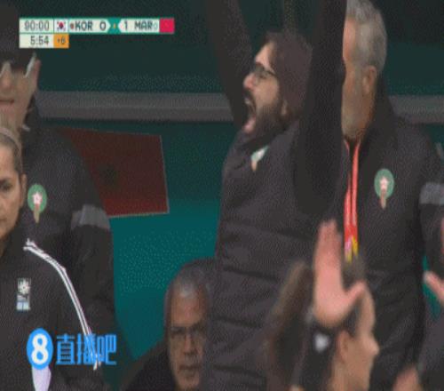 两种情绪！赛后摩洛哥女足疯狂庆祝首胜，韩国球员落寞地站在原地