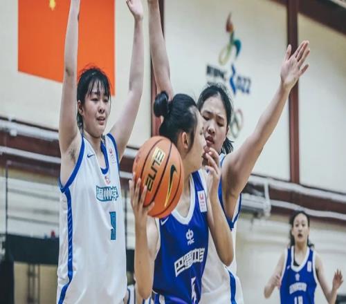 高中女篮教练:只练紧逼对球员发展不好但为出成绩管不了那么多