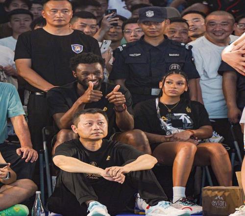 嘴嫂晒中国行:在中国感受到了非常非常多的爱