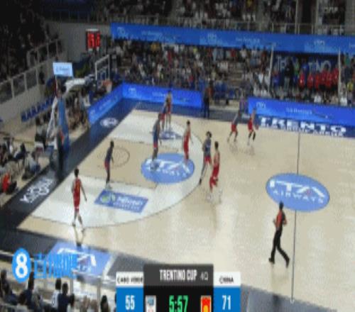 小崔状态神勇!崔永熙空切接球双手扣篮再下两分