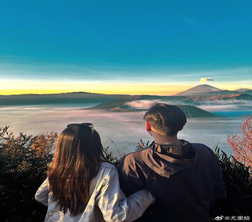 撒狗粮啦!GALA女友分享两人印尼旅游照:Bromo一下