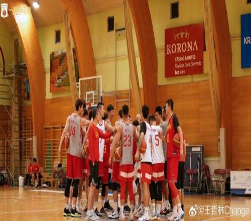 王哲林发文总结热身赛：磨合阵容吸取经验保持信心全力以赴