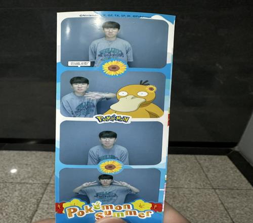 Ruler更推晒照：和可达鸭的开心四连拍