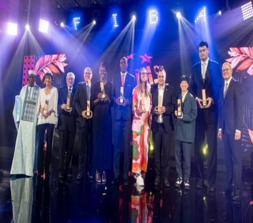 姚明FIBA名人堂演讲：无论我多么高大站在这里依然感觉很渺小