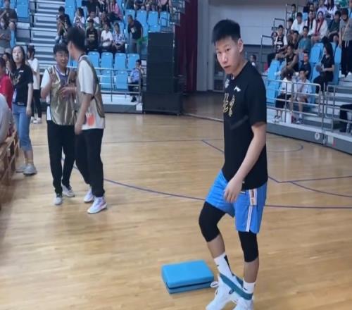 新京报：孙亚辉正在办理新赛季注册首钢上下计划重点培养他