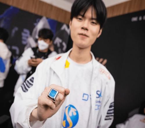 Deft八次晋级S赛,追平DoubleLift、Jensen和Faker参赛纪录