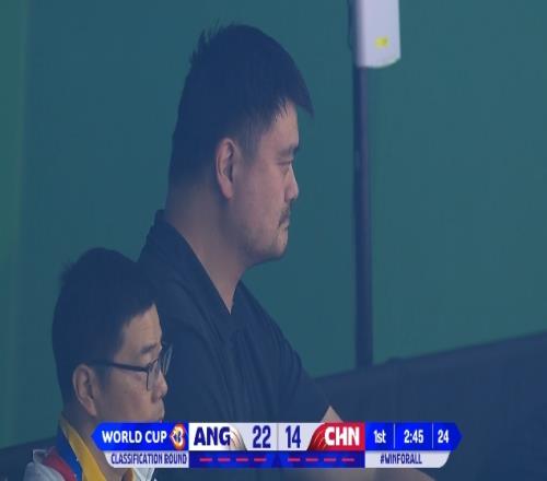 头都大了！姚明场边观战笑不出来