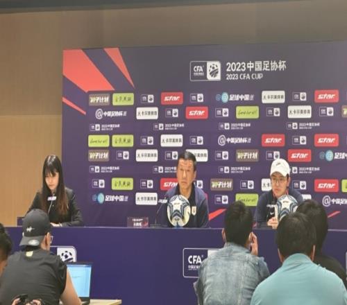 鲁媒:国安记者赛后称泰山队球员向看台扔水瓶,因不符事实遭泰山队抗议