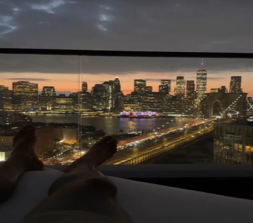 灯火璀璨!本西蒙斯更新Ins晒出布鲁克林夜景