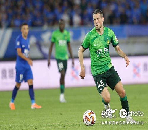 经双方俱乐部协商一致,阿代米正式转会加盟萨格勒布迪纳摩俱乐部