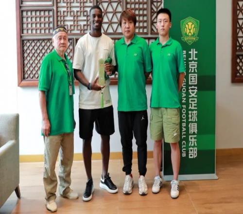 当选国安8月最佳球员,法比奥:愿意为这座城市奉献更多