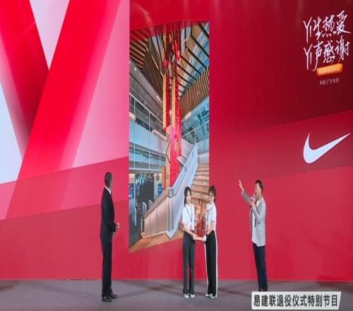 耐克发言人:易建联楼内的11根柱子代表着阿联的11号和薪火相传