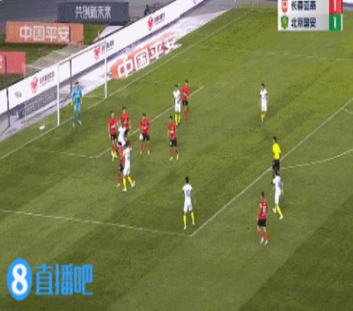 乱成一锅粥!亚泰vs国安双方爆发冲突,多人推搡争吵,最终两人染黄