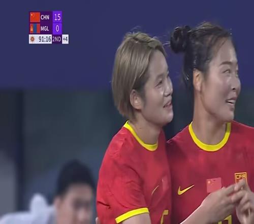 平纪录进球！张馨破门完成双响，中国女足160蒙古女足
