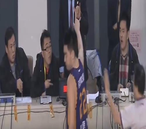 辽宁曾遭遇惊天六罚一掷未罢赛李晓旭狠拍桌子怒斥记录台