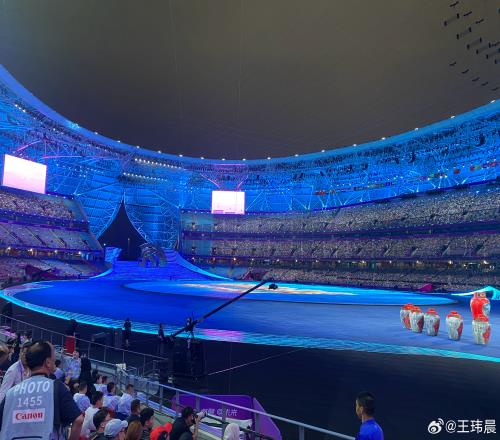 体坛周报记者分享亚运会内场照片：进亚运会开幕式内场了视野还不错