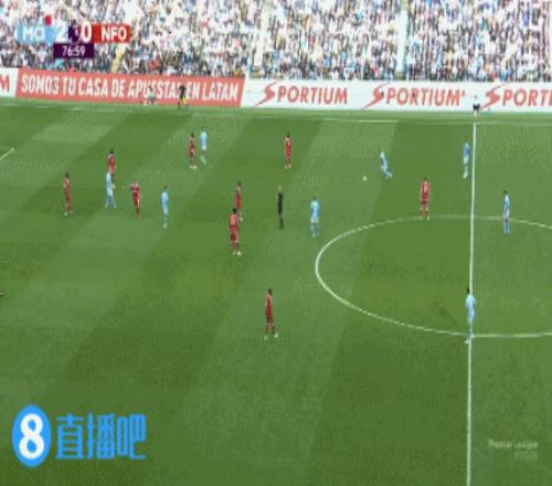 哈宝这也打飞吗!哈兰德面对半空门步频失调,将球打飞