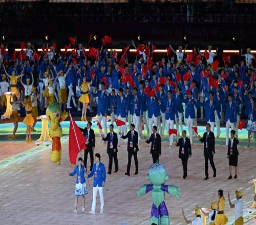 杨力维:担任中国代表团旗手非常荣幸这是属于中国篮球的荣誉