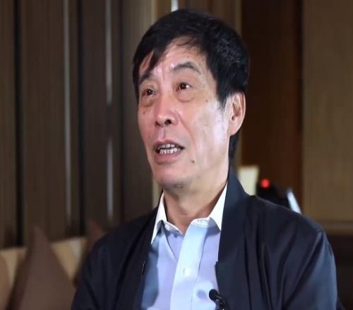 陈戌源之前的5名足协主席都是体育人士出身,唯独他不是