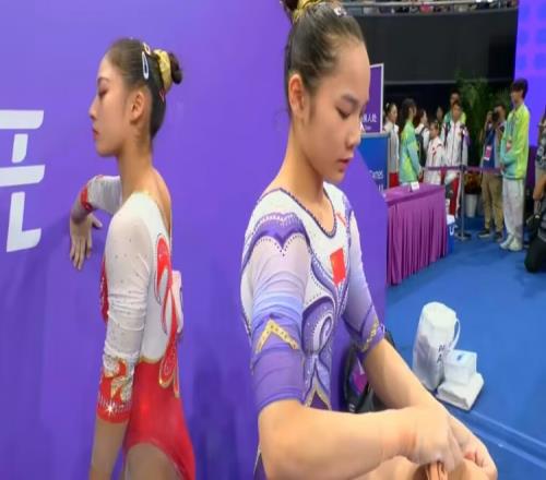 女子高低杠决赛中国17岁小将左彤拿到铜牌唐茜靖第5