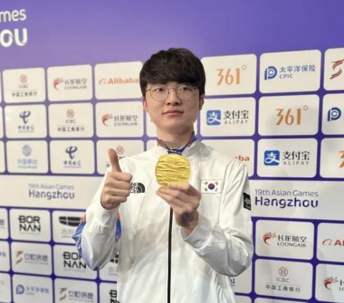 Faker：可能因过去小有成就大家才叫我电竞梅西，要继续努力