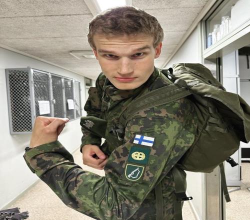 列兵马尔卡宁出列!马尔卡宁晒照:我的兵役结束了!