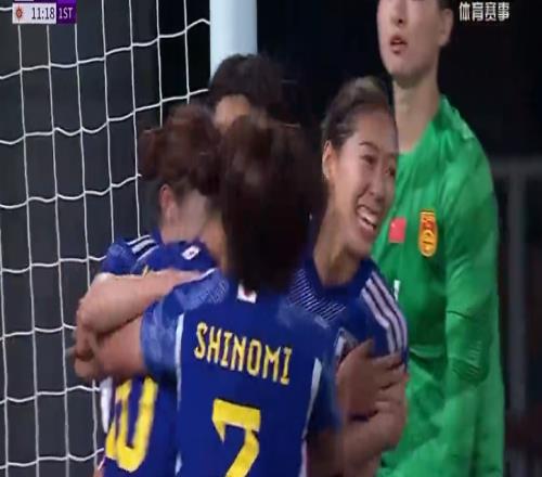 陈巧珠&张琳艳2防1被过，朱钰扑救漏球，日本女足打空门得手