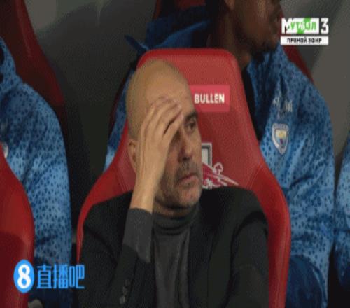 阿坎吉上个月也被奥蓬达抗开丢球，瓜：我的头就是这样秃的..
