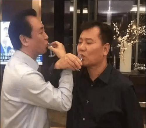 财经博主:苏宁投资恒大的200亿人民币,现在基本上都打水漂了