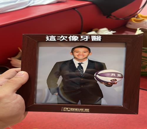 北控探花林彦廷INS晒首次CBA定妆照:这次像牙医