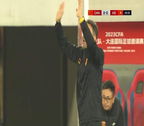 真没希望啊！国足首发7人30岁以上，谭龙35岁吴曦34岁