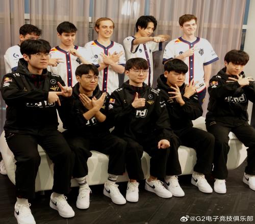 开启粉丝见面会G2社媒分享合照:选手们和T1选手们各摆Pose