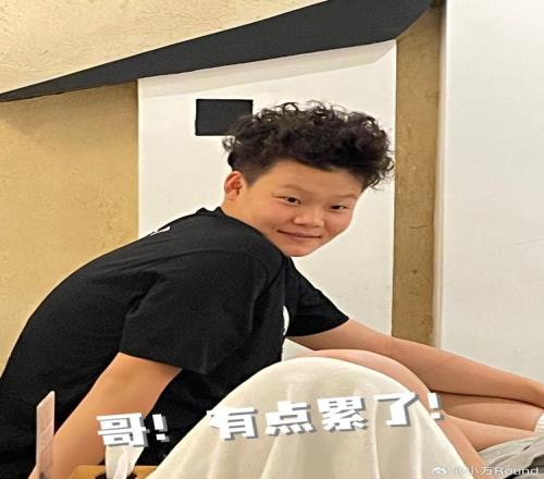 随队获得中国三人篮球联赛亚军万济圆晒照:新赛季一起加油