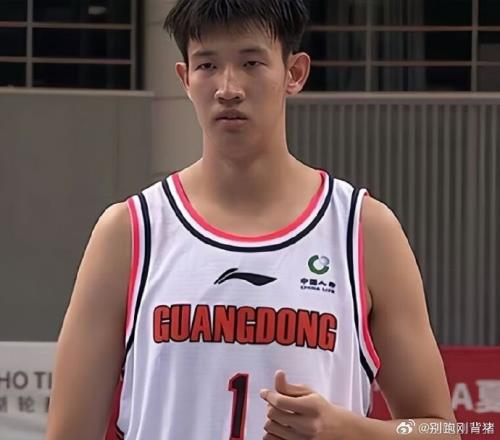 媒体人：推荐新赛季广东5号位主打周琦黄明依、杜润旺轮换