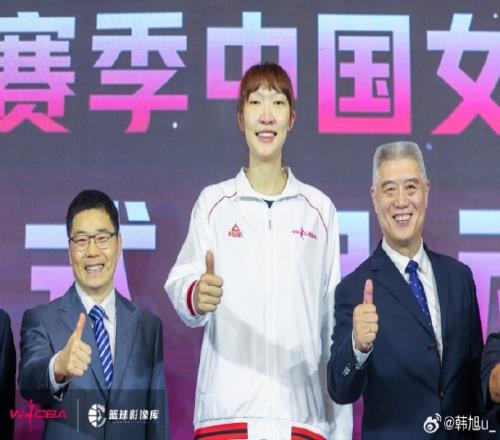 韩旭:很荣幸作为运动员代表宣誓希望大家多多关注WCBA