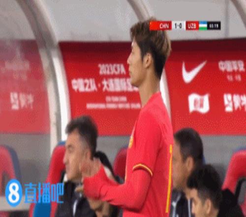 国足第65分钟做出换人调整：陈蒲上场，换下何宇鹏