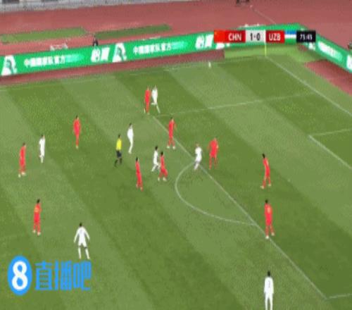 接连犯错!高天意先是丢失球权,随后鲁莽伸脚犯规送点球