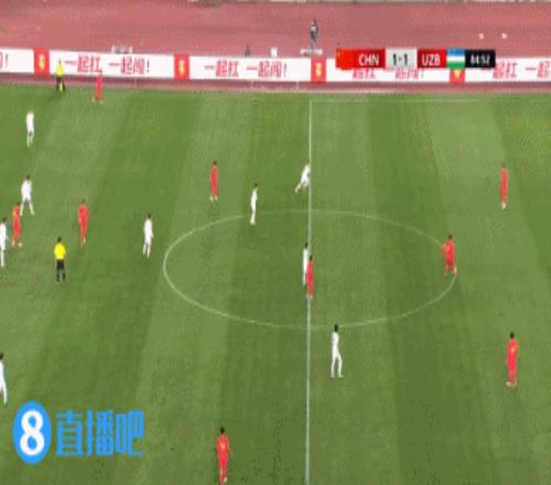 国足12被乌兹别克反超...陈蒲回传被断，防线遭打穿