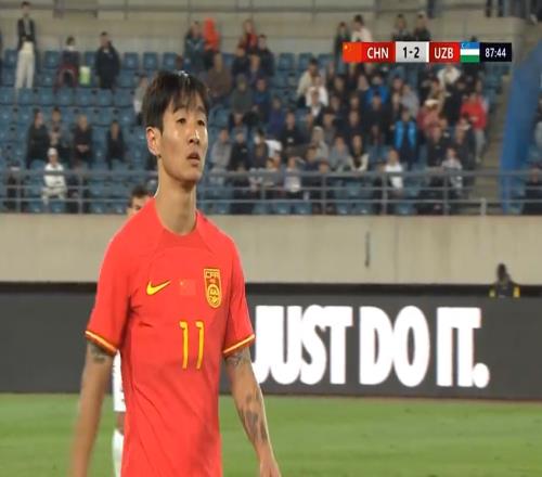 国足全场热议：拼是真拼，菜是真菜&对亚洲二流队都有这么大差距
