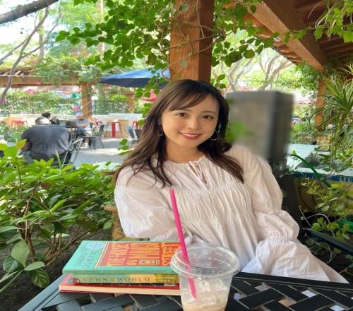 渡边雄太妻子：在绿意盎然的咖啡馆我吃了一份tacco