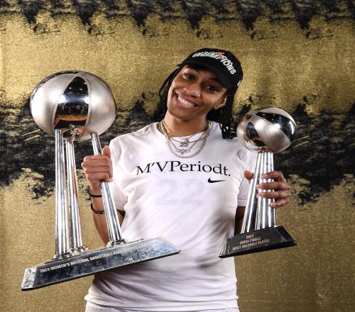 很猛!阿贾威尔逊2023年荣誉单:WNBA冠军+FMVP+DPOY+一防+一阵