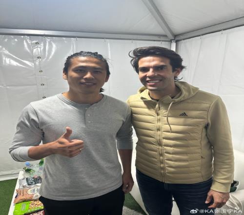 张玉宁晒合照:成为像卡卡一样的球员伴随我的人生,并仍将激励我